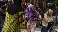 Keceriaan tergambar di wajah anak-anak peserta lomba sepakbola.