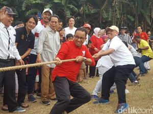Peringati Kemerdekaan Ke-73 RI, Anies Ikut Lomba Tarik Tambang