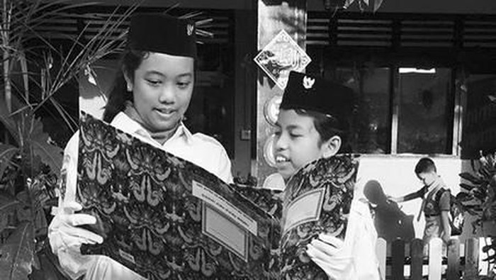 anak-anak upacara 17 agustus