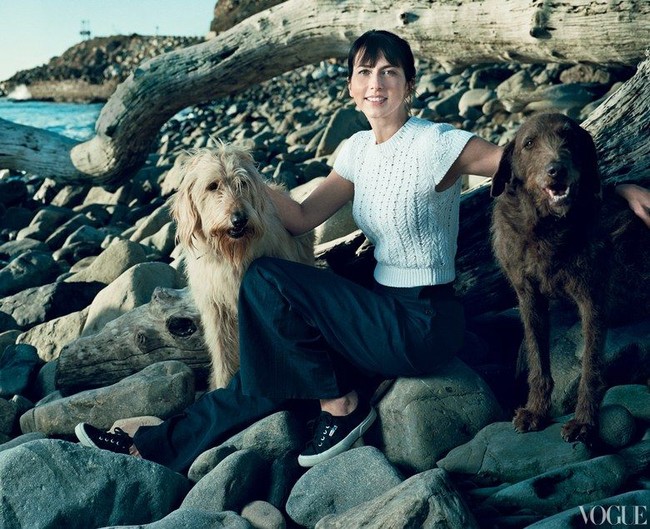 Dalam wawancara dengan majalah Vogue, MacKenzie membeberkan bagaimana dia dan Jeff Bezos bisa saling jatuh cinta. Tanpa malu-malu, wanita 48 tahun itu mengakui dirinya lah yang memulai duluan mendekati Jeff yang pada saat itu adalah atasannya di kantor. (Foto: Dok. Getty Images, Vogue)