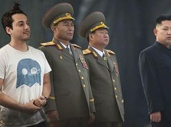 Pria Ini Pakai Photoshop Atasi Bosan di Kantor, Hasilnya?