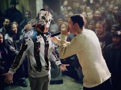 Pria Ini Pakai Photoshop Atasi Bosan di Kantor, Hasilnya?