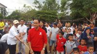 Peringati Kemerdekaan ke-73 RI, Anies Ikut Lomba Tarik Tambang