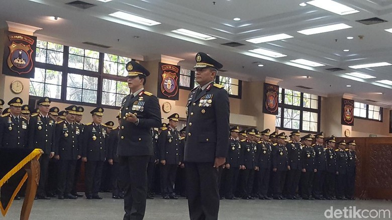 Kapolri Lantik Komjen Ari Dono Jadi Wakapolri Kapolri Lantik Komjen Ari Dono Jadi Wakapolri