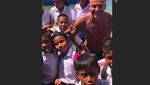 Foto: Keluarga David Beckham & Senyum Anak-anak Sumba