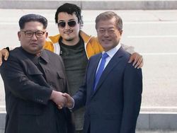 Pria Ini Pakai Photoshop Atasi Bosan di Kantor, Hasilnya?