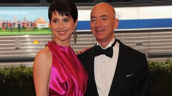 Keluarga itu selalu mengawali hari dengan sarapan sehat. Bezos tidak pernah menjadwalkan rapat di pagi hari untuk meluangkan waktu demi keluarganya. Mereka dikaruniai 4 orang anak. Foto: Dok. Getty Images, Vogue