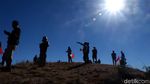 Foto: Aksi 1.000 Layang-layang Merah Putih di Gunung Prau
