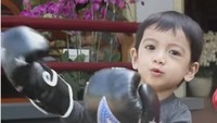 Gibran Rakabuming juga ikut meramaikan dengan menuliskan #RaisaLahiran di twitternya. Dok. Vlog Jokowi