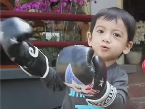 Ini Tingkah Menggemaskan Jan Ethes yang Bikin Kaesang Baper