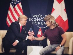 Pria Ini Pakai Photoshop Atasi Bosan di Kantor, Hasilnya?