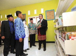 HUT RI ke-73, Mendes Resmikan Perpustakaan Desa di Bengkulu