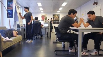 Ingin melihat keisengan Jones lainnya, bisa mengakses akun Instagramnya @jonesburnout. Foto: instagram.com/jonesburnout/