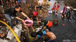 Warga Mangga Besar Gotong-royong Padamkan Kebakaran