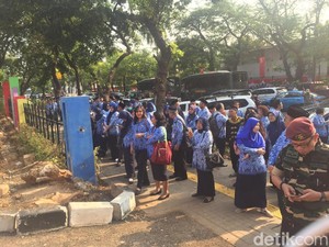 Datang Telat, PNS DKI Ini Tak Boleh Ikut Upacara HUT RI
