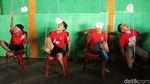 Kemeriahan Lomba 17 Agustus di Kolong Jembatan