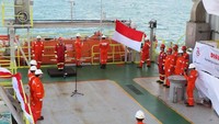 Upacara untuk memperingati HUT ke-73 RI berlangsung di dua anjungan lepas pantai yang berada di tengah laut Jawa, yaitu Mike Mike Flow Station dan Bravo.