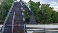 Jembatan Kepiting di Christmas Island. Jembatan ini dibangun khusus untuk kepiting. Adanya jembatan ini membuat kepiting tidak terlindas karena tidak melewati jalan raya. Boredpanda/Kristy Faulker.