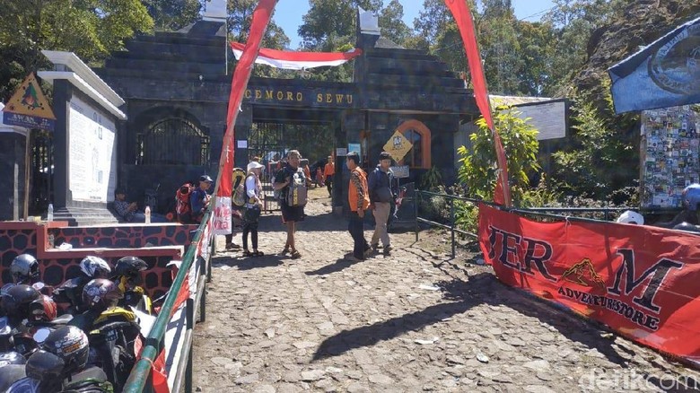 Puncak Gunung Lawu Terbakar, 1.500 Pendaki Diperintah Turun Puncak Gunung Lawu Terbakar, 1.500 Pendaki Diperintah Turun