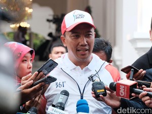 Siswa NTT Panjat Tiang karena Tali Bendera Putus, Menpora: Heroik!