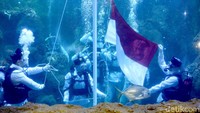 Ia mengibarkan bendera Merah Putih untuk merayakan HUT RI yang ke-73. Foto: (Ismail/detikHOT)