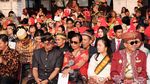 Gaya Para Tamu-Paspampres Berbusana Tradisional Rayakan HUT RI