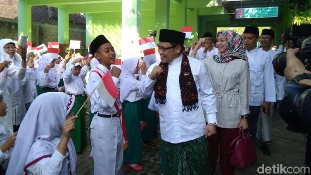 Cak Imin Jadi Irup Kemerdekaan Ala Santri di MIN Jejeran Bantul