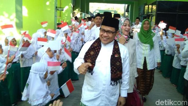 Cak Imin Jadi Irup Kemerdekaan Ala Santri di MIN Jejeran Bantul