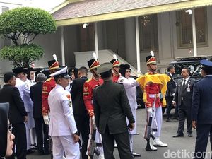 Zanati, Gadis Sumsel Diamanahkan Serahkan Bendera Pusaka ke Jokowi