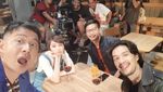 Mengingat Mesranya Momen Makan Delon Thamrin dan Yeslin Wang