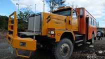 Bus Perang ala Pekerja Tambang Papua: Berkepala Truk & Anti Peluru Bus Perang ala Pekerja Tambang Papua: Berkepala Truk & Anti Peluru