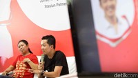 Taufik Hidayat memberikan penjelasan soal kartu multi trip (KMT) edisi Asian Games.