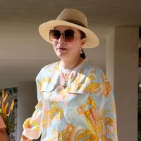 Inilah Bupati Minahasa Selatan Christiany Eugenia Tetty Paruntu yang berparas cantik dan berpenampilan stylish. Tak hanya itu, dia juga dikenal tegas dalam memimpin demi kemajuan daerahnya. Foto: Dok. Instagram Christiany E. Tetty Paruntu