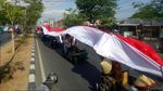 Saat Bendera Merah Putih Sepanjang 73 Meter Penuhi Jalanan Makasar