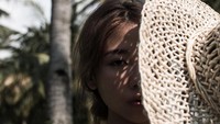 Foto: Mae Tan dikenal sebagai selebgram, model, dan juga sosialita muda. Beberapa waktu lalu, Mae Tan liburan ke Bali dan juga Lombok. Dia pun membagikan keseruan liburannya di Instagram. (Instagram/@marxmae)