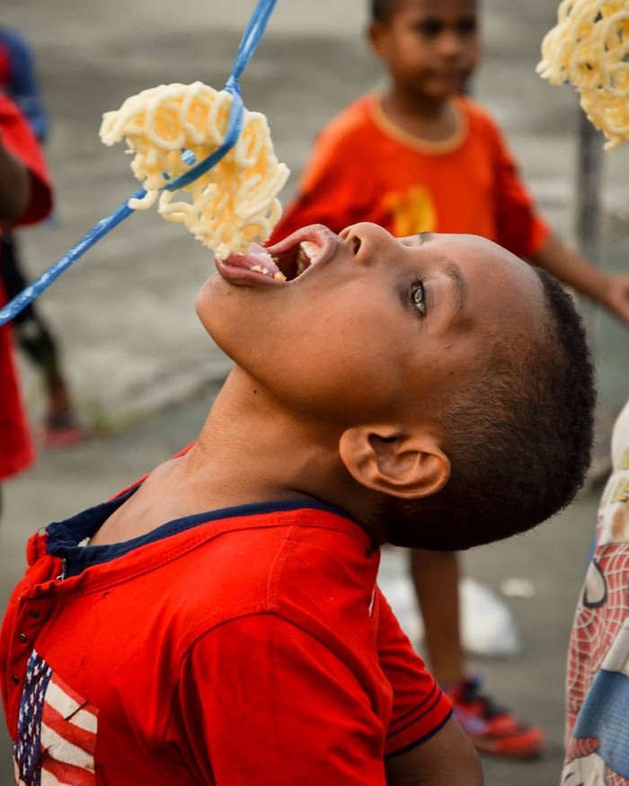 lomba makan kerupuk