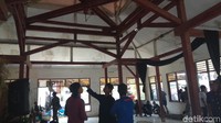 Gedung Kawedanan Rengasdengklok yang berdiri tahun 1920-an itu merupakan tempat pertama pengibaran Bendera Merah Putih, sehari sebelum upacara Proklamasi 17 Agustus 1945 di Jalan Pegangsaan Timur 56 Jakarta. (Luthfiana/detikTravel)