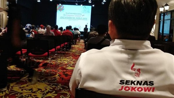 Pelatihan Sosmed Seknas Jokowi