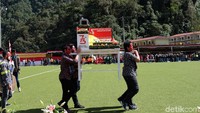 Setelah upacara, dilanjutkan dengan lomba tumpeng dan karnaval antar divisi yang ada di Freeport.