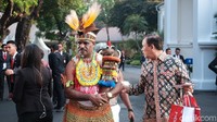 Upacara bendera memperingati HUT ke-73 RI diperingati di Kompleks Istana Kepresidenan. Para tamu mengenakan pakaian tradisional.