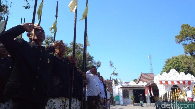 Mengintip Uniknya Upacara HUT RI di Keraton Kasepuhan Cirebon Mengintip Uniknya Upacara HUT RI di Keraton Kasepuhan Cirebon