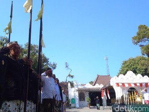 Mengintip Uniknya Upacara HUT RI di Keraton Kasepuhan Cirebon