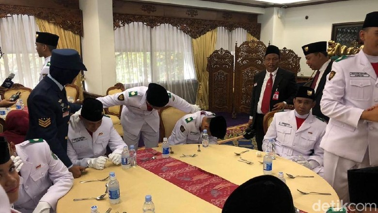 Cerita Putu Hendra, Bangga Bisa Kibarkan Bendera Pusaka di Istana Cerita Putu Hendra, Bangga Bisa Kibarkan Bendera Pusaka di Istana