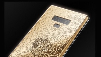 Ini varian Galaxy Note 9 dengan ukiran emas di bagian belakangnya. Foto: Caviar
