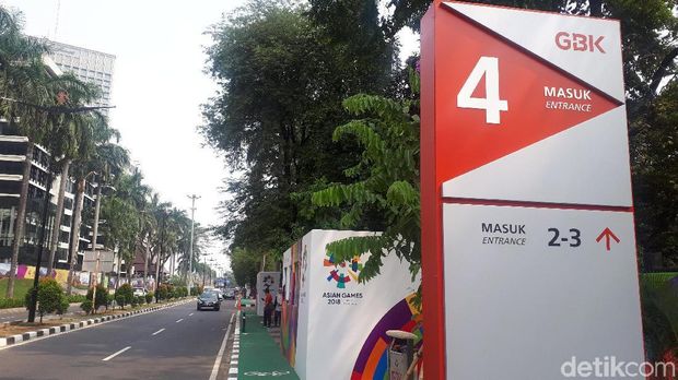 Loket penukaran tiket Asian games 2018 di pintu 4 GBK masih tutup. 