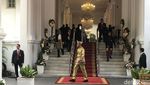 Gaya Para Tamu-Paspampres Berbusana Tradisional Rayakan HUT RI