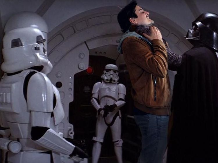 Pria Ini Pakai Photoshop Atasi Bosan di Kantor, Hasilnya?