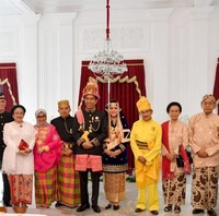 Untuk HUT Ke -73 RI, Iriana Jokowi memilih kebaya hitam khas Minangkabau lengkap dengan songket bernuansa keemasan. (Foto: Laily Rachev/Biro Pers Setpres)