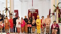 Potong tumpeng bersama tersebut dihadiri Jokowi dan Ibu Negara Iriana, Wakil Presiden Jusuf Kalla beserta Ibu Mufidah Jusuf Kalla, Presiden RI ke-3 BJ Habibie, Presiden Republik Indonesia ke-5 Megawati Soekarnoputri.
