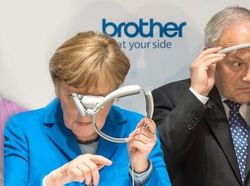 Pria Ini Pakai Photoshop Atasi Bosan di Kantor, Hasilnya?